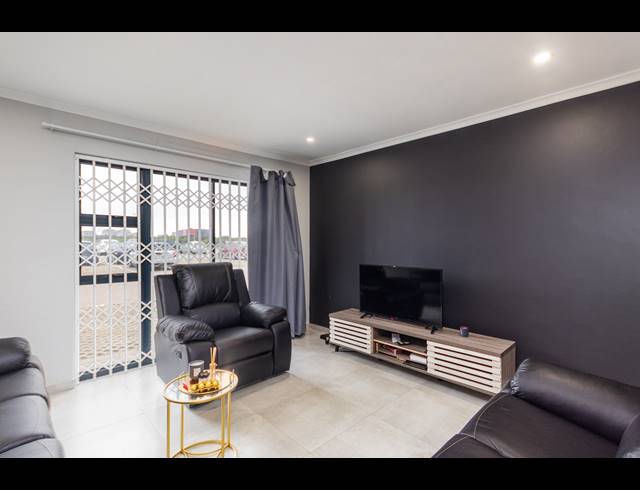 3 BEDROOM APARTMENT TO LET IN PARKLANDS